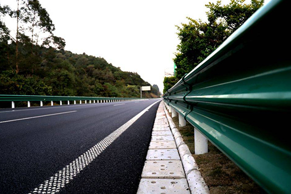 拉萨高速公路护栏的常用类型