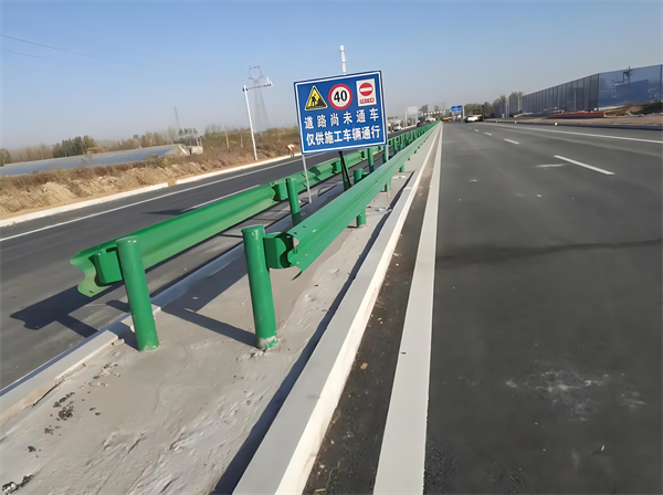 拉萨公路护栏守护安全横跨多个行业的应用